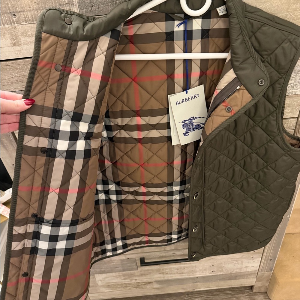 NWT Burberry Quilted Olive Green Vest - Picture 9 of 9